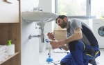 Choisir un plombier sanitaire qualifié, les critères qui font la différence