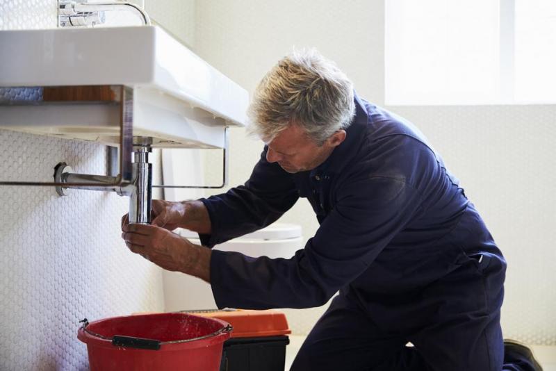 Service d'astreinte en plomberie, une solution disponible jour et nuit
